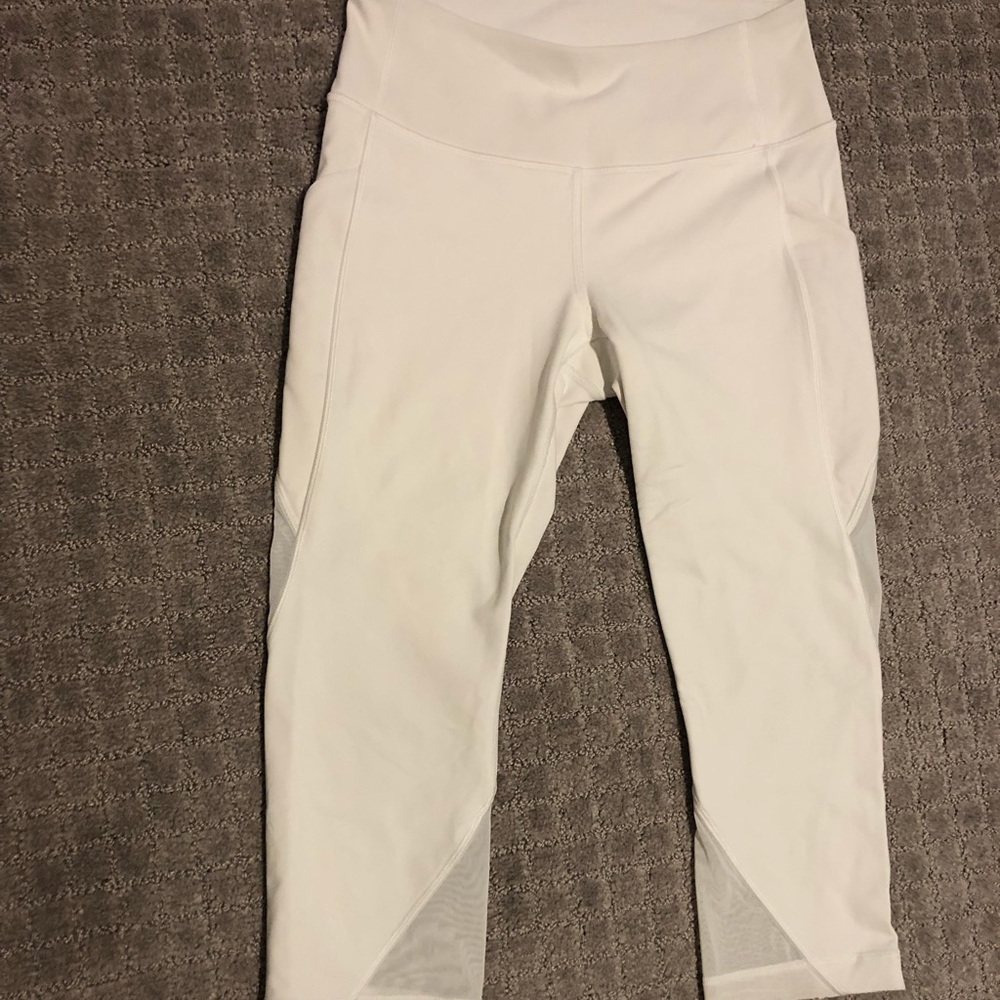 White Lululemon Mesh 1/2 Leggings w/ Pockets